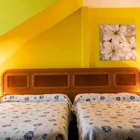 Calzada Romana Hostel *